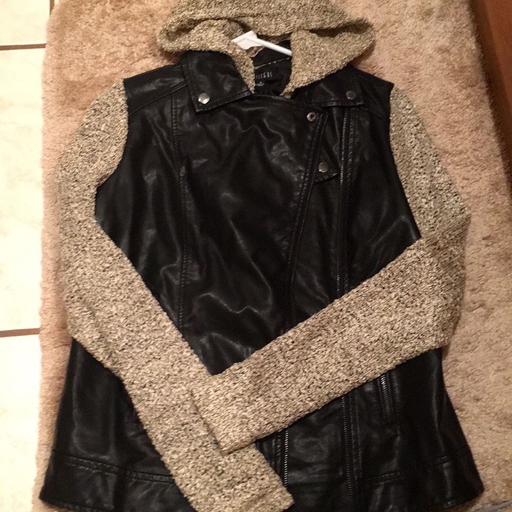 NWT sisters coat vest jacket hood sweater black S